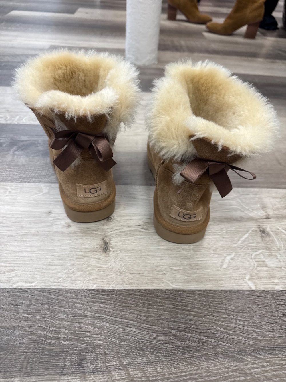 UGGS - Picture 2 of 5